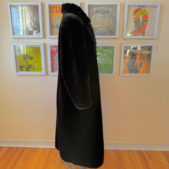 Vintage 90s Elegant full-length faux-fur coat in deep espresso/chocolate - Picture 2 of 14